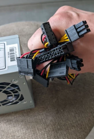 блок питания 300 Ватт/ Power Supply Foxconn 300W SFX, APFC, 80FAN, 3xSATA, 1xPATA, 1xFDD, 24+8 фото 5