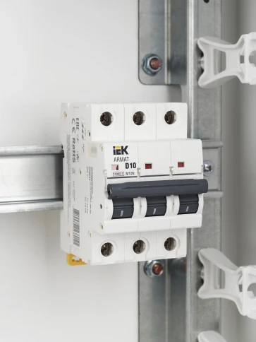 ARMAT Авт. выкл. M10N 3P D 10А IEK фото 4
