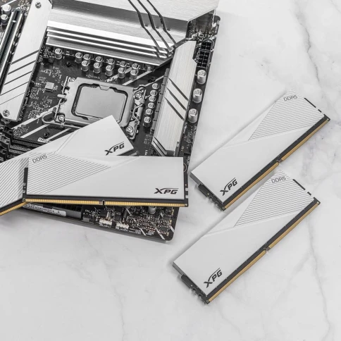 ADATA AX5U6400C3232G-DCLAWH фото 8